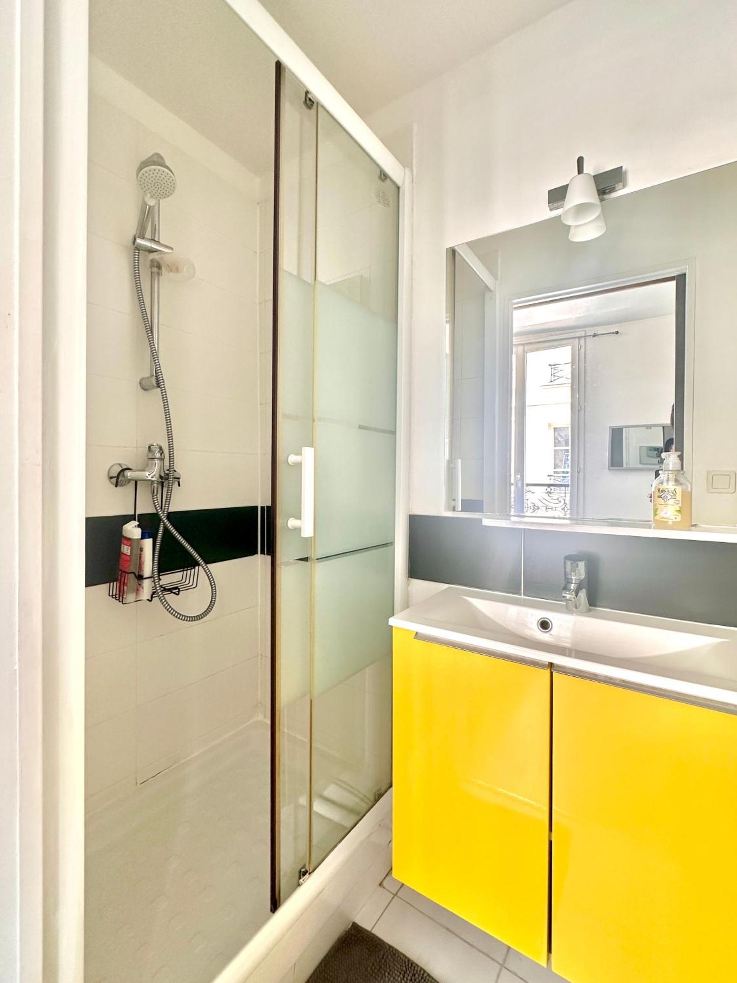 Comfortable And Secure Montmartre Berthe Apartamento París